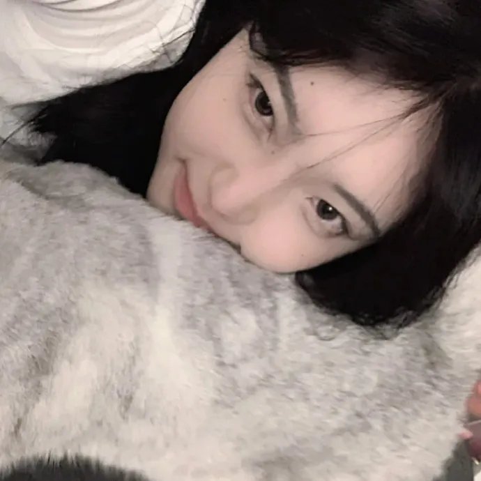 踉跄的女孩